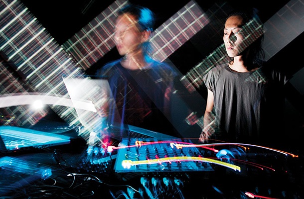 Xhin: pestro, a razdrobljeno. Plesne ekstaze nismo uspeli ujeti.