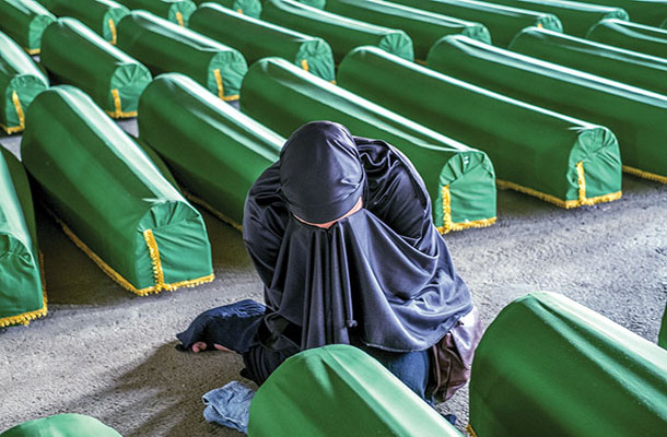 Srebrenica 17 let po genocidu 
