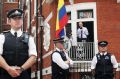 Obkoljeni Assange