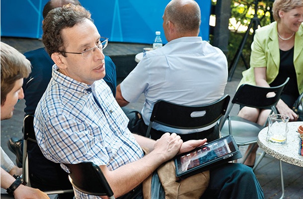 Ljubitelj nove tehnologije in malo manjši ljubitelj nacionalnega medijskega servisa minister Žiga Turk