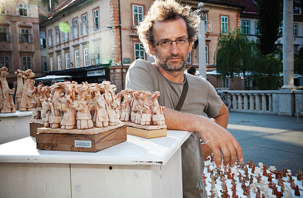 Igor Spreizer, razstava male plastike iz žgane gline, Čevljarski most, Ljubljana