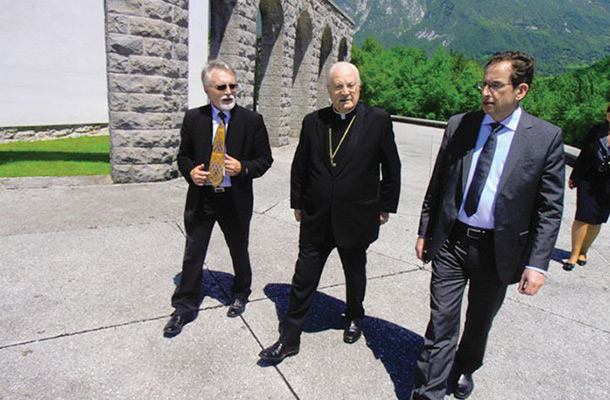 Ministrovo prijateljstvo s cerkvijo (na sliki minister Turk z nekdanjim vatikanskim državnim tajnikom kardinalom Sodano) 