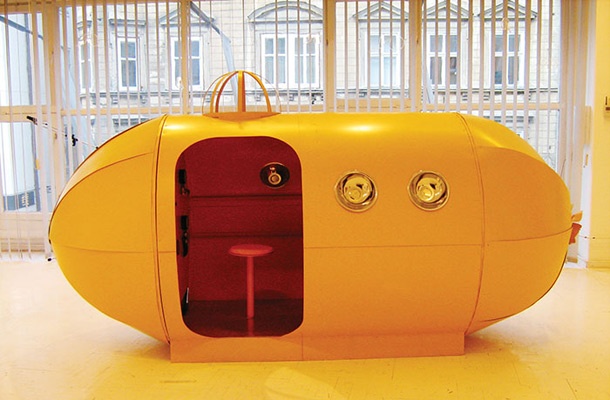 Med razstavljenimi deli bo tudi Yellow Submarine Mete Kastelic (2008)