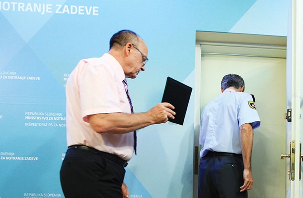 Tiskovna konferenca, na kateri je Janko Goršek odstopil z mesta generalnega direktorja policije, ker z notranjim ministrom Vinkom Gorenakom, „ne delita istih pogledov na vodenje policije“.