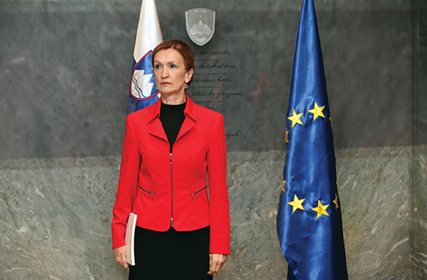 Barbara Brezigar, ko je predsedniku državnega zbora zadnjič predala letno poročilo o delu tožilstva 