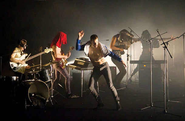 Plesno-glasbeni spektakel Micro, ki je navdušil na lanskem festivalu v Avignonu. 