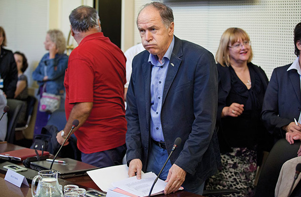 Dušan Semolič: "Morda vseh pravic, ki jih imajo pri nas zaposleni, res ni mogoče najti v večini evropskih držav, toda lažje se je kakšni pravici odpovedati pri plači 1800 evrov neto kot pri plači 763 evrov bruto."