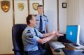 Foto tedna: Odstopljeni generalni direktor policije Janko Goršek predaja posle vršilcu dolžnosti Karolu Turku. Geslo na računalniku prvega moža policije ne bo več „patria“, pač pa „MOL“? 
