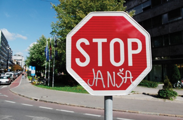 Prometni znak na eni izmed ljubljanskih ulic