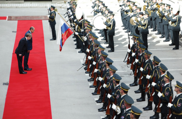 Sprejem z vojaškimi častmi za predsednika vlade v spremstvu obrambnega ministra