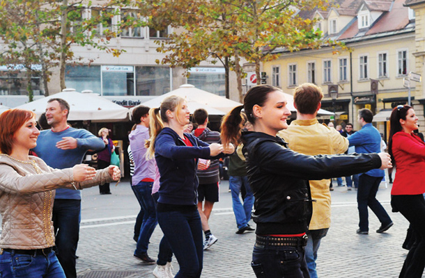 Folklorna skupina France Marolt, prvi folklorni flash mob v Sloveniji, Ljubljana