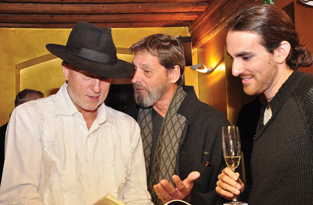 Vlado Kreslin, Ulay in Noah Charney po predstavi Druge tri sestre v izvedbi Theater Gigante (ZDA), Miniteater, Ljubljana