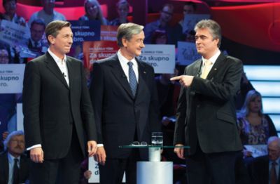 Trije kandidati: Borut Pahor, Danilo Türk in Milan Zver. Graf ponazarja zadnjo Mladinino volilno napoved. Po njej Türk še vedno premočno vodi. 