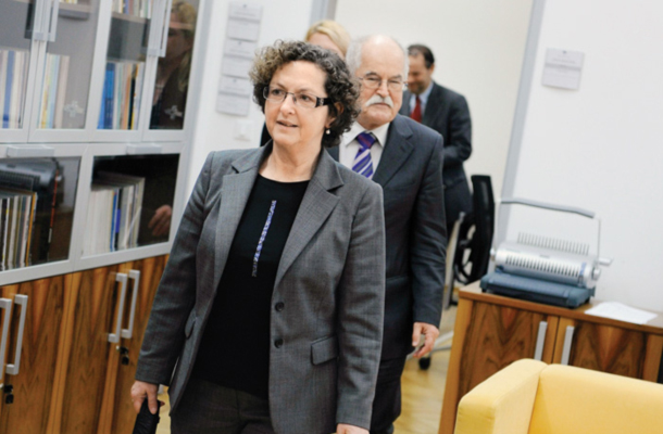 Manjšina umira na obroke