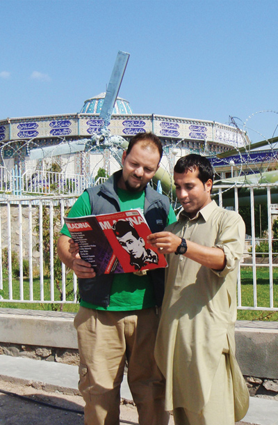 Shabir in Fathe pred Muzejem Džihada, Herat, Afganistan / Foto Jangi Khashmgin