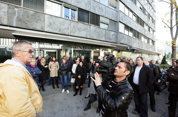 Protesti pred stavbo nacionalne televizije 