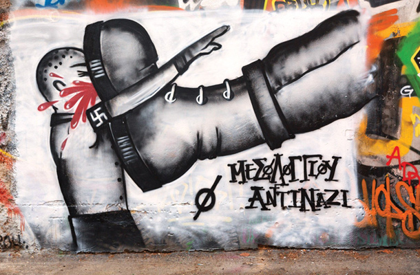 Protinacistični grafit v Atenah 