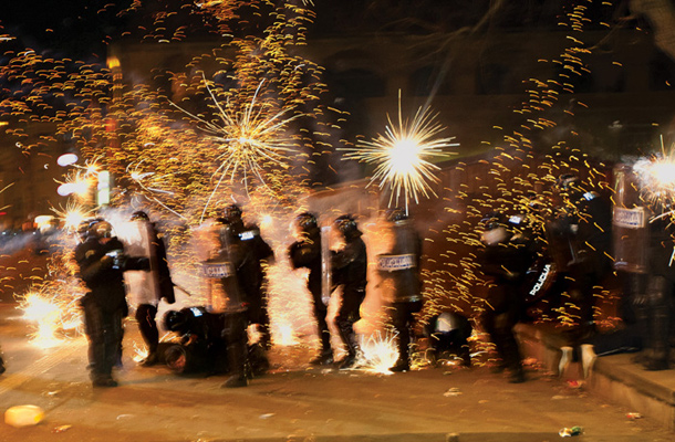 Napad s pirotehničnimi sredstvi na policiste v Mariboru, 3. december 2012 