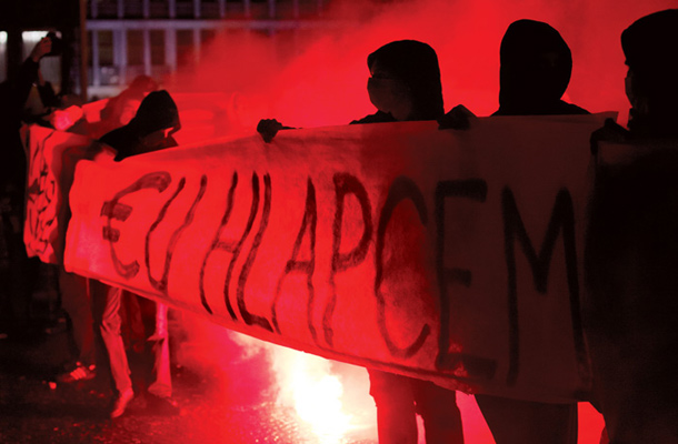 “Črne brigade” na Trgu republike v Ljubljani, 30. november 2012 