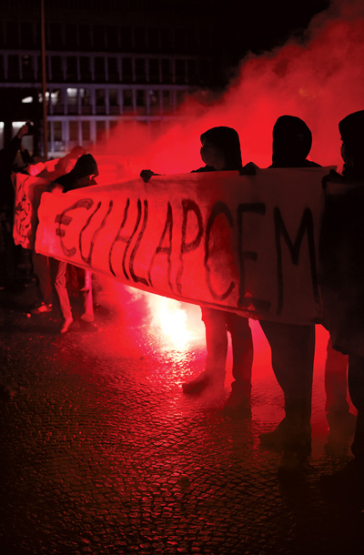 “Črne brigade” na Trgu republike v Ljubljani, 30. november 2012 