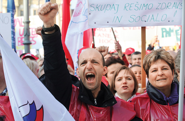 Sindikati so v nasprotju z množico razpršenih protestnikov dobro organizirani, imajo svoje pogajalce, vodstvo, članstvo. Imajo tudi svoje težave, a morali bi biti zavezniki ljudem, ki protestirajo. Če bi se združili, bi bili močnejši. 