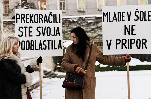 Protest pred sodiščem in zaporom za izpustitev priprtih na mariborskih protestih, Maribor, 10. december