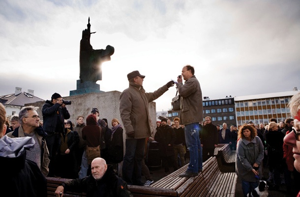 Torfason je proteste organiziral kot forum za razpravo o težavah in rešitvah zanje (na fotografiji oktobra 2008)