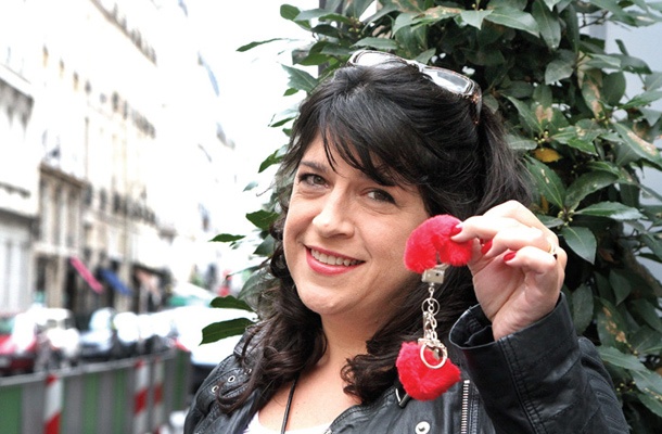 Pisateljica E. L. James, ki je svojo knjigo, pravzaprav trilogijo, Petdeset odtenkov sive do sedaj prodala v več kot 60 milijonih izvodov.