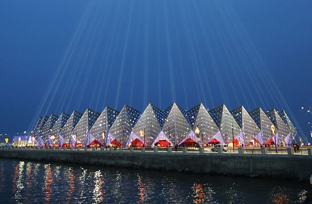 Kristalna palača v Bakuju: Evropska vizija po kaspijsko