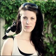 Tina in Lili uživata v pomladnem dnevu.