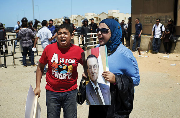 Jeza zaradi razsodbe: Sodišče je nekdanjega egiptovskega predsednika Hosnija Mubaraka obsodilo na dosmrtno ječo. 