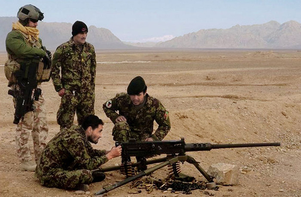 Pripadniki Slovenske vojske med urjenjem Afganistancev 