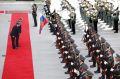 Premier, obrambni minister in njuna vojska