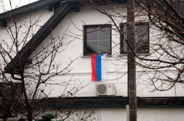 Napačno izobešena zastava na hiši državne sekretarke 