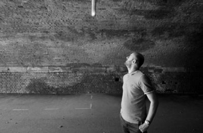 Andy Stott s svojo narkotično, atmosferično bogato glasbo 