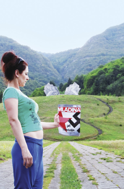 Pred spomenikom padlim partizanom v znameniti bitki na Sutjeski, BiH / Foto Aleš, Sašo in Kaja
