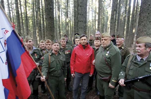 Foto tedna: Predsednik republike Borut Pahor na 70. obletnici zadnjega boja Pohorskega bataljona, Trije žeblji na Osankarici, 5. januar 2013
