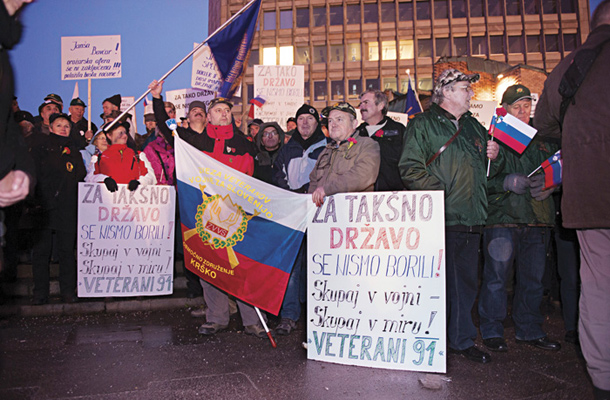 Veterani vojne za Slovenijo na 1. vseslovenski ljudski vstaji v Ljubljani, 21. decembra 2012