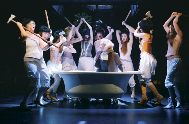 Vedno provokativni Oliver Frljić meni, da živimo v času, ki je še bolj absurden od tekstov ruskih absurdistov.