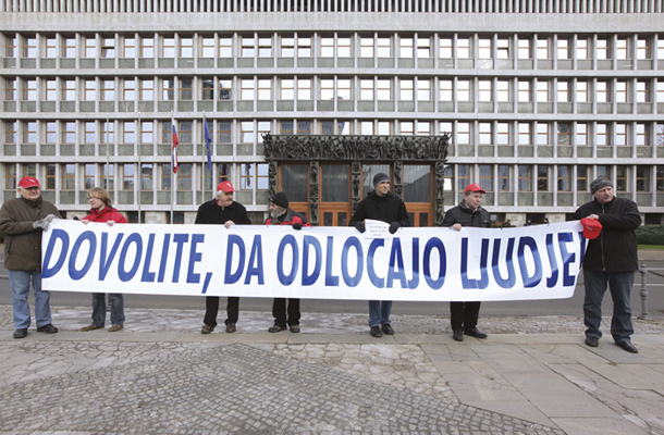 Protest proti spremembi referendumske ureditve, 10. januar 2013