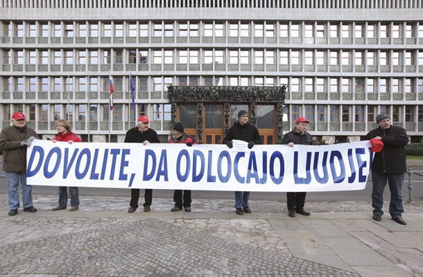 Protest proti spremembi referendumske ureditve, 10. januar 2013