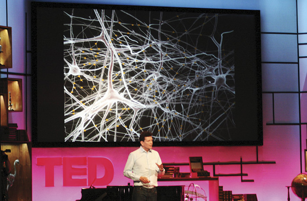 Henry Markram je svoj načrt za računalniško simulacijo možganov predstavil tudi na znameniti konferenci TED 