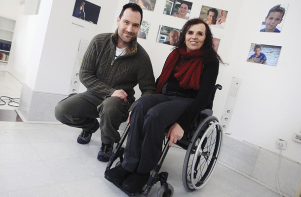 Dejan Mijović in Mirjam Kanalec, fotografska razstava z Galom Jakičem, foto sekcija Društva paraplegikov ljubljanske pokrajine, Mestna občina Ljubljana
