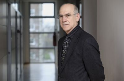 Marjan Senjur: »Državni holding, kjer je zbrano vse premoženje države, bi morali zastaviti tako, da bi lahko vlada prek holdinga intervenirala in sanirala podjetja, ne pa kot vmesno postajo do totalne razprodaje državnih podjetij.«