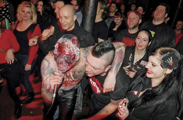 Gore’n’roll spektakel: Banane Metalik, Menza pri koritu, LJ / Foto Sebastijan Iskra