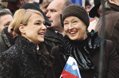 Mojca Kucler Dolinar je po končani  šoli pet let delala v skladu kmetijskih zemljišč. Od tedaj naprej se ukvarja s politiko. S temi izkušnjami bo sedaj vodila najpomembnejšo upravno enoto v državi. 