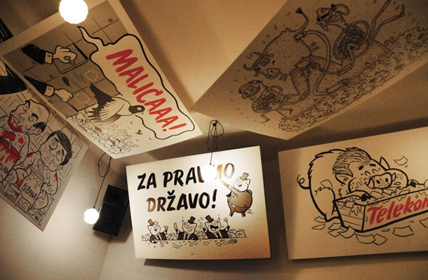 Mnoge od transparentov, razstavljenih pod stropom Bikofeja, poznamo z vseslovenskih vstaj.