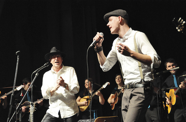Vlado Kreslin z Gašperjem in tamburaši iz Vinice, koncert, Kulturni dom Črnomelj