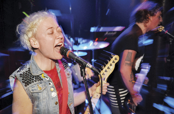 Punk rock RVIVR (ZDA), Menza pri koritu, Ljubljana