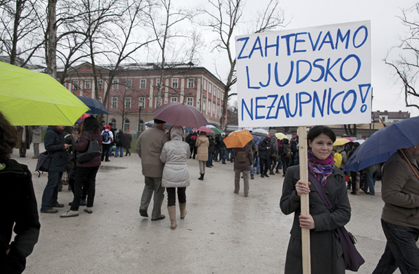 Vstajniki zahtevajo večji vpliv volivcev pri političnem odločanju 